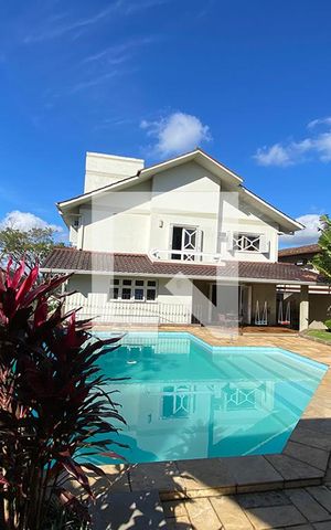 Casa à venda com 445m², 5 quartos e 6 vagasÁrea Externa
