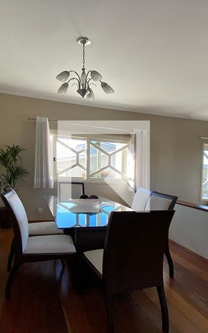 Casa à venda com 445m², 5 quartos e 6 vagasSala de Jantar