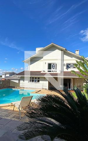 Casa à venda com 445m², 5 quartos e 6 vagasÁrea Externa
