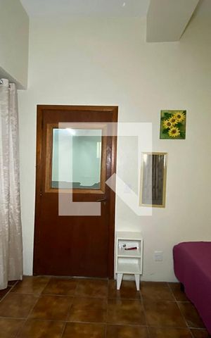 Casa à venda com 445m², 5 quartos e 6 vagasQuarto de Serviço