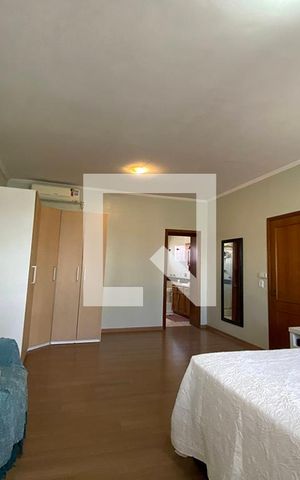 Casa à venda com 445m², 5 quartos e 6 vagasQuarto 4 - Suíte