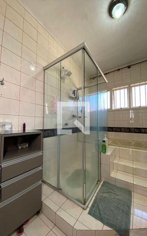 Casa à venda com 445m², 5 quartos e 6 vagasBanheiro da Suíte