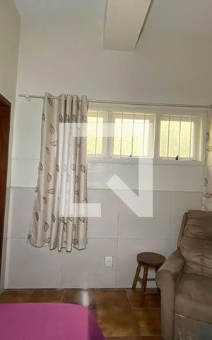Casa à venda com 445m², 5 quartos e 6 vagasQuarto de Serviço