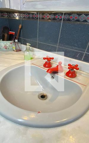 Casa à venda com 445m², 5 quartos e 6 vagasPia do Banheiro Social