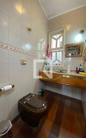 Casa à venda com 445m², 5 quartos e 6 vagasLavabo