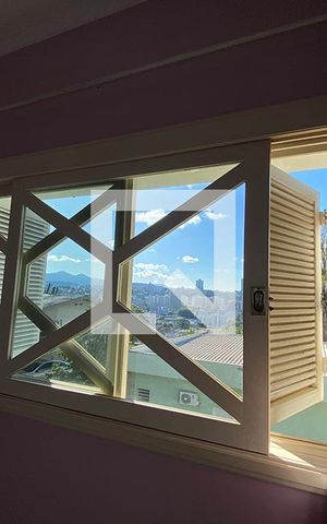 Casa à venda com 445m², 5 quartos e 6 vagasJanela do Quarto 3