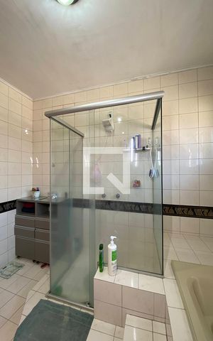 Casa à venda com 445m², 5 quartos e 6 vagasBanheiro da Suíte
