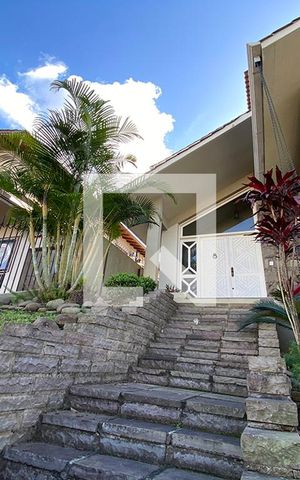 Casa à venda com 445m², 5 quartos e 6 vagasÁrea Externa