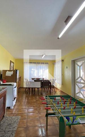 Casa à venda com 445m², 5 quartos e 6 vagasSalão de festas