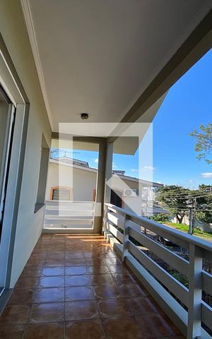 Casa à venda com 445m², 5 quartos e 6 vagasSacada da Sala de Estar 2