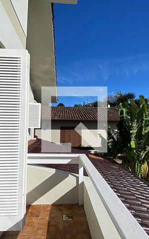 Casa à venda com 445m², 5 quartos e 6 vagasSacada do Quarto 2