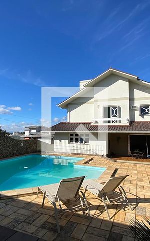 Casa à venda com 445m², 5 quartos e 6 vagasÁrea Externa