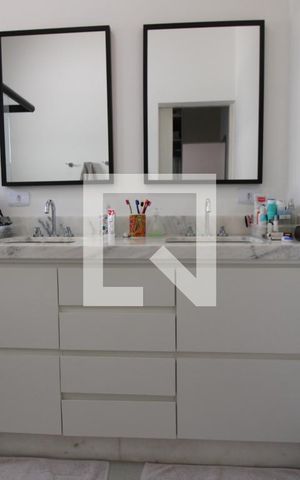 Casa à venda com 320m², 3 quartos e 4 vagasBanheiro da Suíte