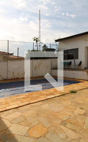 Casa à venda com 320m², 3 quartos e 4 vagasÁrea de lazer - piscina