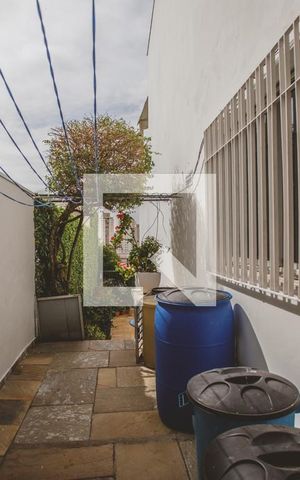 Casa à venda com 500m², 4 quartos e 4 vagas Casa à venda com 500m², 4 quartos e 4 vagasCorredor externo