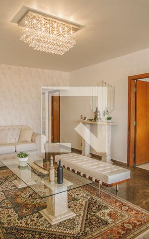 Casa à venda com 500m², 4 quartos e 4 vagas Casa à venda com 500m², 4 quartos e 4 vagasSala de Estar