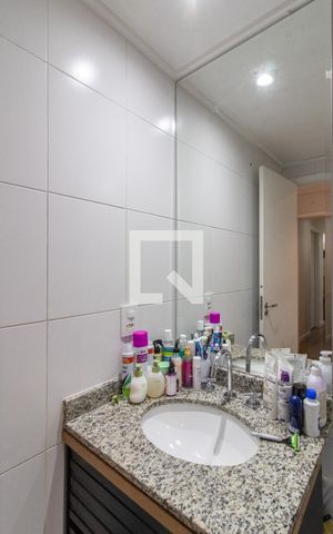Apartamento à venda com 68m², 2 quartos e 1 vaga Apartamento à venda com 68m², 2 quartos e 1 vagaBanheiro da Suíte