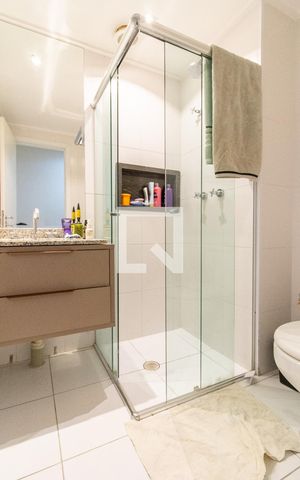 Apartamento à venda com 68m², 2 quartos e 1 vaga Apartamento à venda com 68m², 2 quartos e 1 vagaBanheiro Social