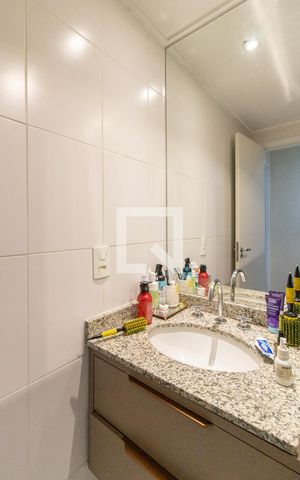Apartamento à venda com 68m², 2 quartos e 1 vaga Apartamento à venda com 68m², 2 quartos e 1 vagaBanheiro Social