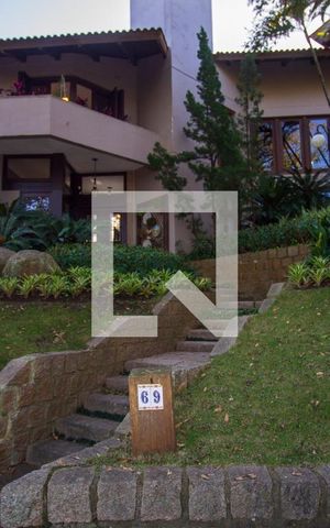 Casa de condomínio à venda com 1400m², 1 quarto e 4 vagasEntrada