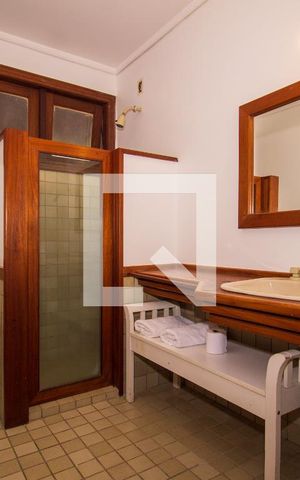 Casa de condomínio à venda com 1400m², 1 quarto e 4 vagasBanheiro do Quarto 1 e 2