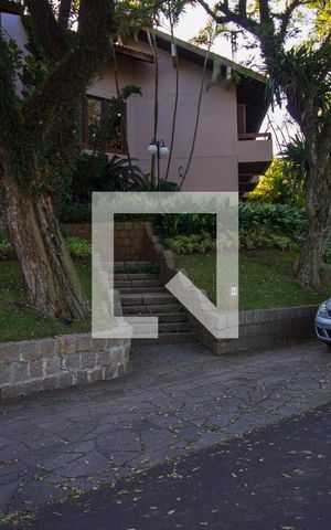 Casa de condomínio à venda com 1400m², 1 quarto e 4 vagasEntrada