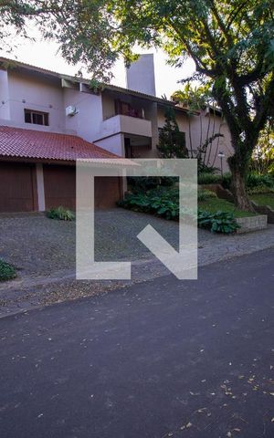Casa de condomínio à venda com 1400m², 1 quarto e 4 vagasEntrada