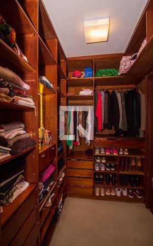 Casa de condomínio à venda com 1400m², 1 quarto e 4 vagasCloset da suíte 4