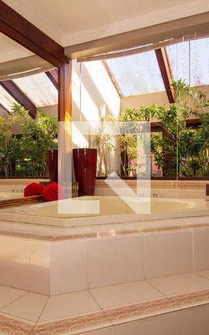 Casa de condomínio à venda com 1400m², 1 quarto e 4 vagasBanheiro da Suíte 2
