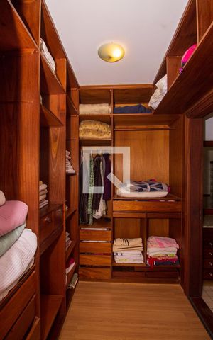 Casa de condomínio à venda com 1400m², 1 quarto e 4 vagasCloset da suíte 3