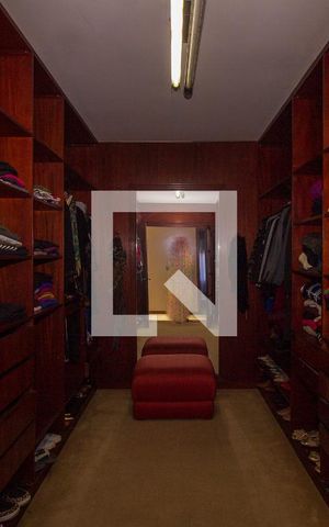 Casa de condomínio à venda com 1400m², 1 quarto e 4 vagasCloset da suíte 2