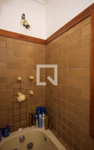 Casa de condomínio à venda com 1400m², 1 quarto e 4 vagasBanheiro da Suíte 1