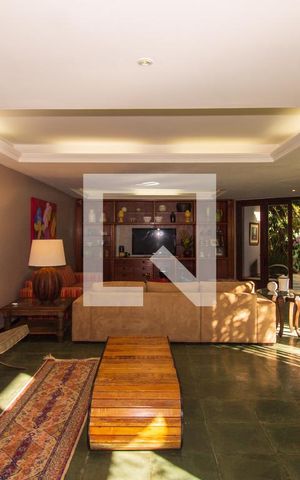 Casa de condomínio à venda com 1400m², 1 quarto e 4 vagasSala