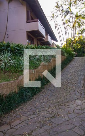 Casa de condomínio à venda com 1400m², 1 quarto e 4 vagasEntrada