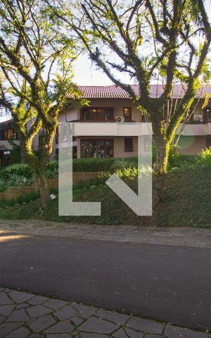 Casa de condomínio à venda com 1400m², 1 quarto e 4 vagasEntrada