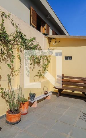Casa à venda com 242m², 3 quartos e 2 vagasQuintal
