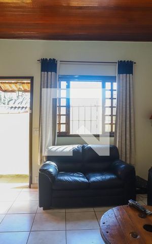 Casa à venda com 242m², 3 quartos e 2 vagasSala
