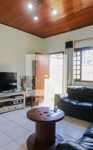 Casa à venda com 242m², 3 quartos e 2 vagasSala