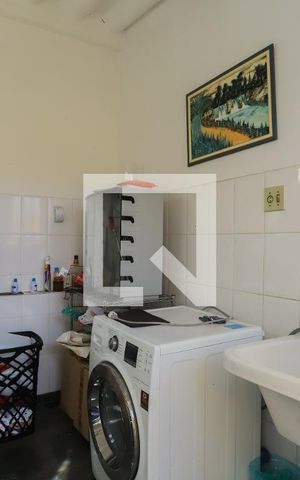 Casa à venda com 242m², 3 quartos e 2 vagasÁrea de Serviço