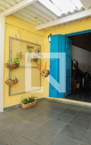 Casa à venda com 242m², 3 quartos e 2 vagasQuintal