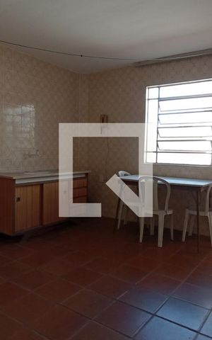 Casa à venda com 247m², 3 quartos e 4 vagas Casa à venda com 247m², 3 quartos e 4 vagasÁrea de Serviço