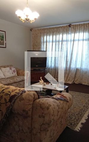 Casa à venda com 247m², 3 quartos e 4 vagas Casa à venda com 247m², 3 quartos e 4 vagasSala de TV
