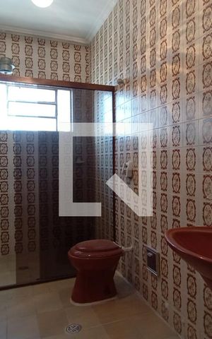 Casa à venda com 247m², 3 quartos e 4 vagas Casa à venda com 247m², 3 quartos e 4 vagasBanheiro 2
