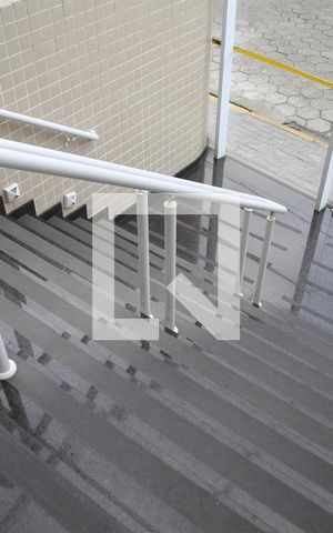 Apartamento para alugar com 80m², 2 quartos e 1 vagaEscada
