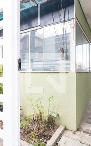 Casa à venda com 320m², 4 quartos e 4 vagas Casa à venda com 320m², 4 quartos e 4 vagasFachada