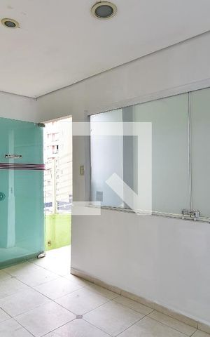 Casa à venda com 320m², 4 quartos e 4 vagas Casa à venda com 320m², 4 quartos e 4 vagasEntrada
