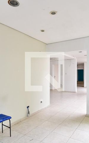Casa à venda com 320m², 4 quartos e 4 vagas Casa à venda com 320m², 4 quartos e 4 vagasEntrada