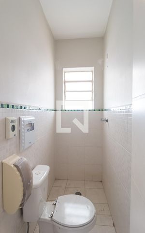Casa à venda com 320m², 4 quartos e 4 vagas Casa à venda com 320m², 4 quartos e 4 vagasBanheiro Social 2