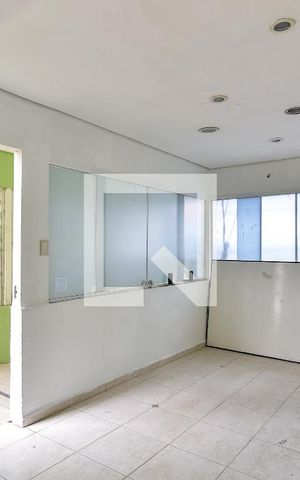 Casa à venda com 320m², 4 quartos e 4 vagas Casa à venda com 320m², 4 quartos e 4 vagasEntrada