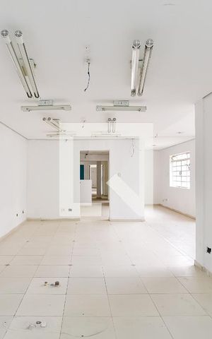 Casa à venda com 320m², 4 quartos e 4 vagas Casa à venda com 320m², 4 quartos e 4 vagasSala